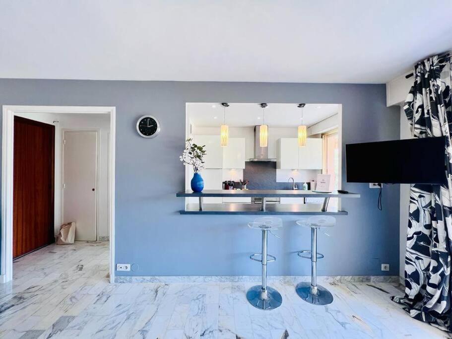 Le Pinede - Apt 4 Prs- Parking - Clim - 500M Plages 昂蒂布 外观 照片